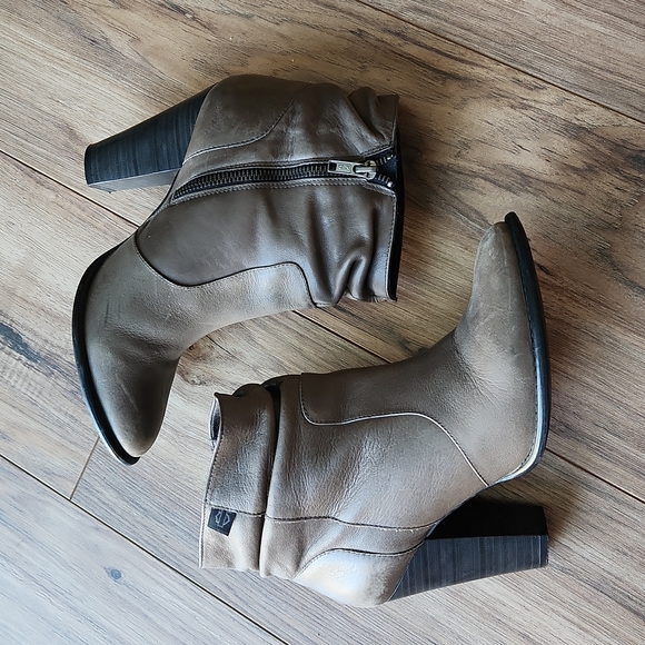 Booties - Picture 2 of 9